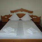 Am Hotel Grobern